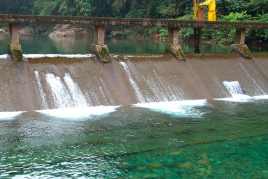 Bocatoma: Captamos el agua del río Escalerete (uno de los mejores ríos del mundo) para llevarla a nuestras plantas de tratamiento.